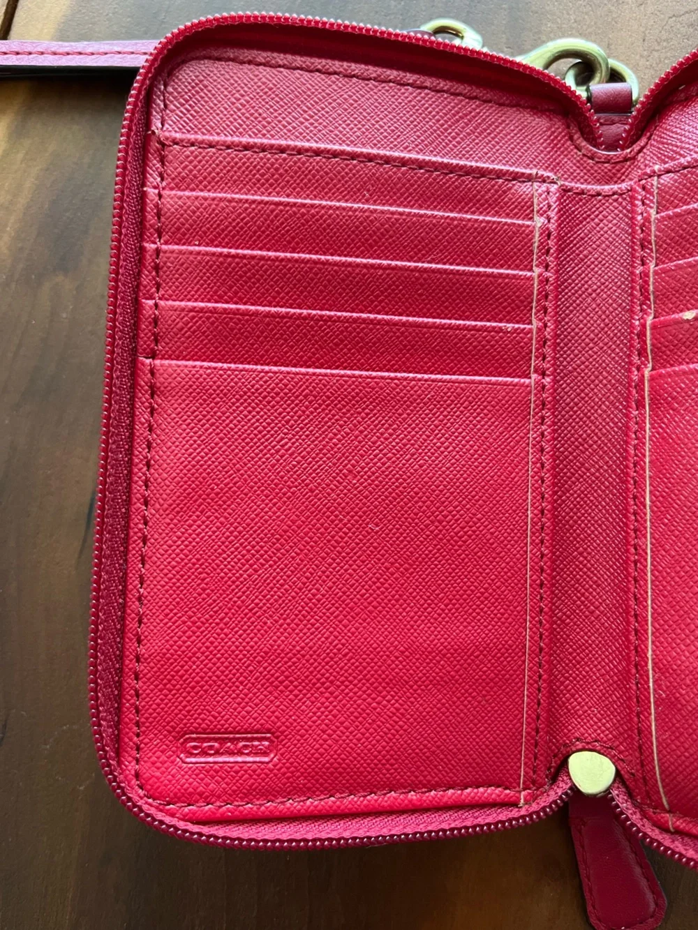 🌸Vintage Coach Red Turnlock Wristlet